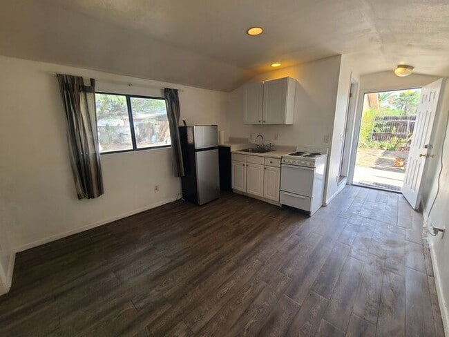 1250 E Allen Rd in Tucson, AZ - Building Photo - Building Photo