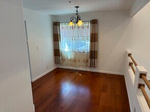 43 E Court Ln in Foster City, CA - Foto de edificio - Building Photo