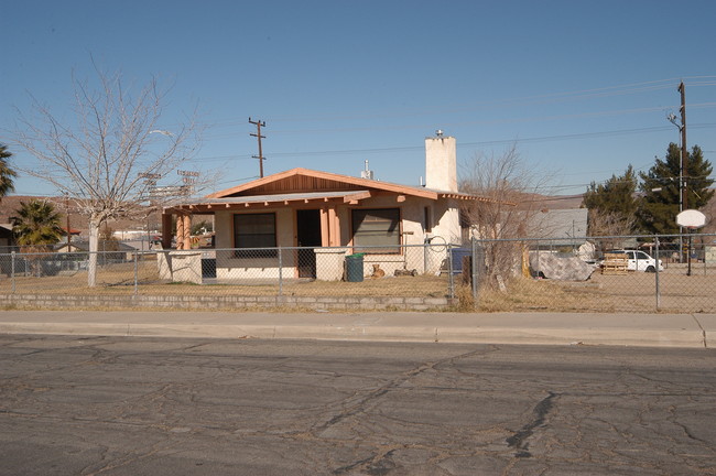 203 W Fredrick St in Barstow, CA - Building Photo - Building Photo