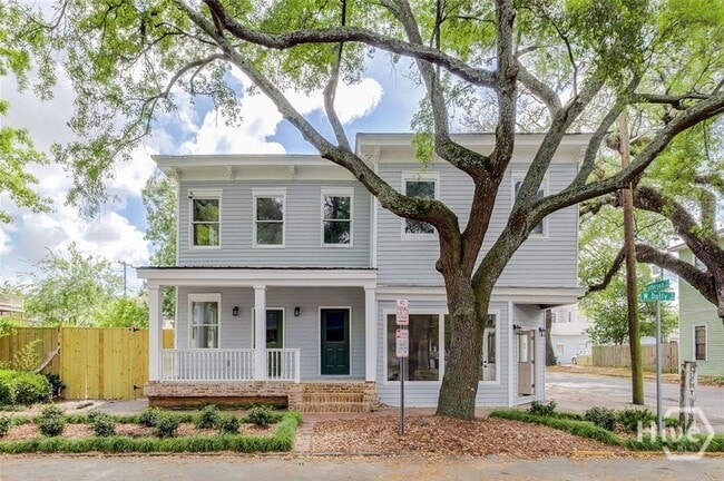 property at 221 W Duffy St