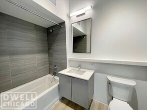 2722 W Belden Ave, Unit 1 in Chicago, IL - Foto de edificio - Building Photo