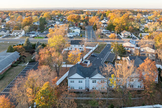 Fox & Foxx Meadows in Edison, NJ - Foto de edificio - Building Photo