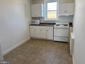 4555 Bleigh Ave in Philadelphia, PA - Building Photo - Building Photo