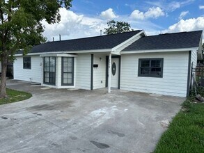 2318 Kingsdale Dr in Deer Park, TX - Building Photo - Building Photo