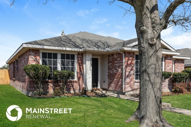 2213 Midbury Dr in Lancaster, TX - Building Photo - Building Photo