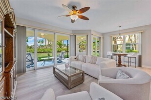 1263 Rialto Way in Naples, FL - Building Photo