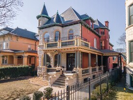 Grand Kedzie Lodge Apartments