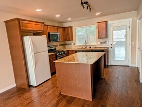 21408 40th Ct W in Mountlake Terrace, WA - Building Photo - Building Photo