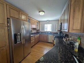 18 Clyde Rd, Unit 18 in Watertown, MA - Building Photo - Building Photo