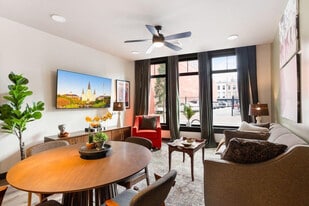 611 Commerce St in New Orleans, LA - Building Photo