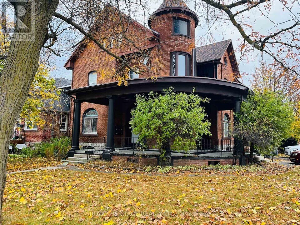 80 Bridge St W in Belleville, ON - Building Photo