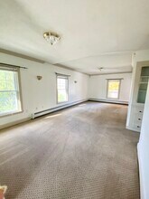 178 Main St, Unit 2BR 1 BATH 2nd FL in Branford, CT - Building Photo - Building Photo