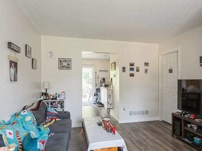 1012 W 1st Ave in Indianola, IA - Building Photo - Building Photo