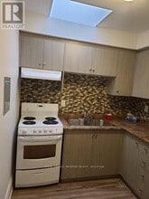 2791 Lake Shore Blvd W in Toronto, ON - Building Photo - Building Photo