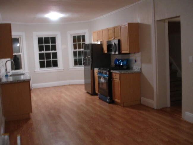 25 Milford Pl in Rockville Centre, NY - Building Photo - Building Photo