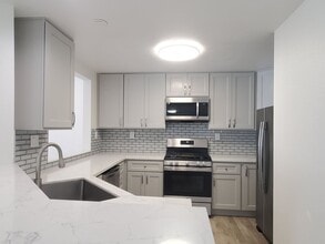 606 Arcadia Terrace in Sunnyvale, CA - Building Photo - Building Photo
