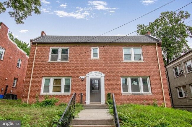 property at 4515 Avondale St