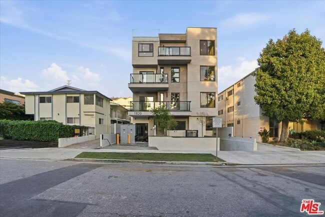 1820 Prosser Ave in Los Angeles, CA - Foto de edificio - Building Photo