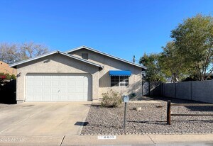 8811 N 5th St in Phoenix, AZ - Building Photo