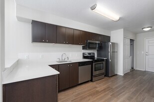 4th Main in Hillsboro, OR - Building Photo