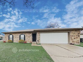 841 Apple Valley Dr in Lancaster, TX - Building Photo