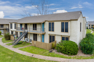 Allure Apartments in Corpus Christi, TX - Building Photo - Building Photo