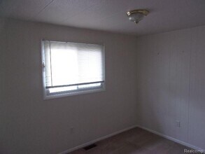 2876 Stennett St in Keego Harbor, MI - Building Photo - Building Photo