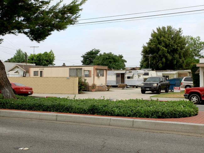 9453-9461 Artesia Blvd in Bellflower, CA - Building Photo - Building Photo