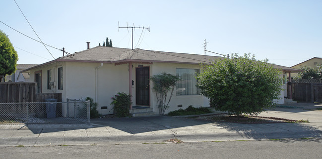 1111 Lucille St in San Leandro, CA - Building Photo - Building Photo