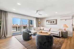 909 Coast in La Jolla, CA - Building Photo