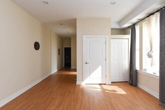 4748 N Kenneth Ave, Unit 2 in Chicago, IL - Building Photo - Building Photo