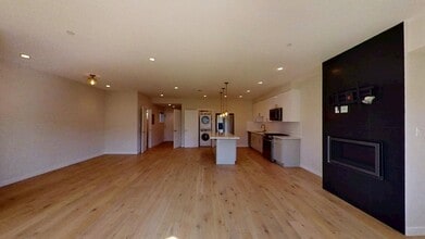 6635 3rd St, Unit 201 in San Francisco, CA - Foto de edificio - Building Photo