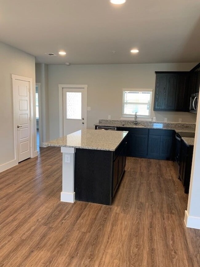 400 Hemphill St in Burleson, TX - Building Photo - Building Photo