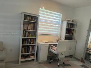8985 NW 98th Ave in Doral, FL - Building Photo - Building Photo