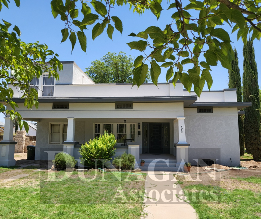 702 N Halagueno St in Carlsbad, NM - Foto de edificio