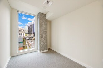 450 S Main St, Unit 1101 in Seattle, WA - Building Photo - Building Photo