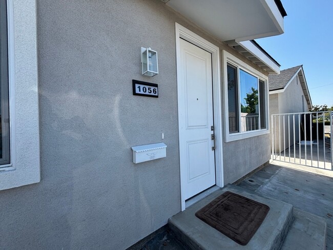 property at 1056 N Lincoln St