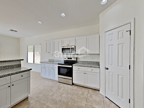 12733 W Rosewood Dr in El Mirage, AZ - Foto de edificio - Building Photo