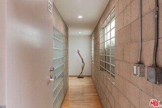 717 Highland Ave in Los Angeles, CA - Building Photo - Building Photo