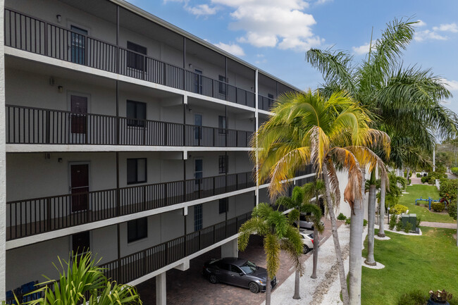 Bonita Beach Plantation in Bonita Springs, FL - Foto de edificio - Building Photo