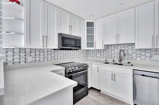 810 Lake Shore Dr in West Palm Beach, FL - Building Photo