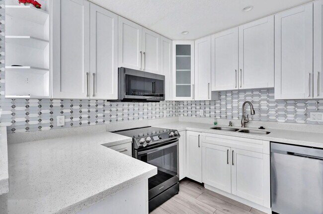 810 Lake Shore Dr
