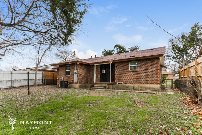 1811 Canelo Dr in Dallas, TX - Foto de edificio - Building Photo