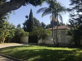 516 W 121st St in Los Angeles, CA - Building Photo