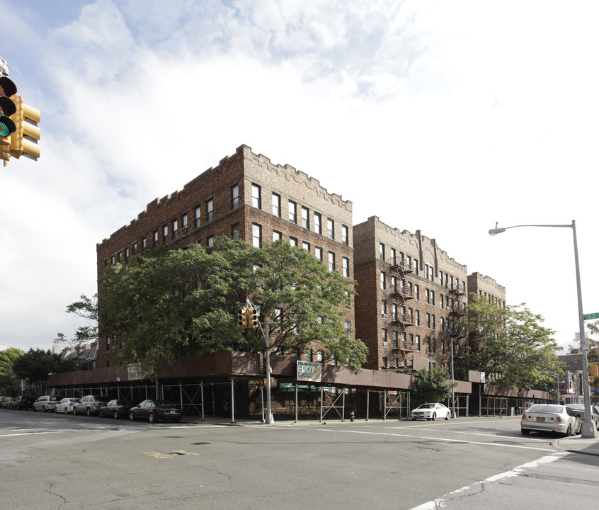 43-09 47th Avenue in Sunnyside, NY - Building Photo