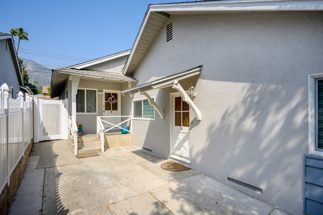 3211 Fairesta St, Unit A in Glendale, CA - Foto de edificio - Building Photo