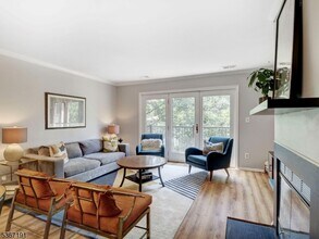 65 Mews Ln in South Orange, NJ - Building Photo - Building Photo