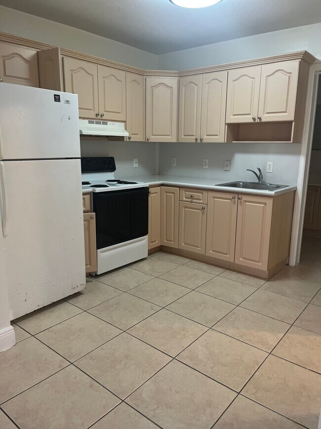 2185 NW 16th Ter, Unit Bella Vista on the River in Miami, FL - Building Photo - Building Photo