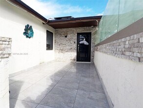 19823 SW 123rd Pl, Unit 19823 in Miami, FL - Foto de edificio - Building Photo