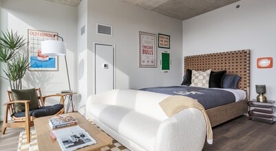 327 N Aberdeen St in Chicago, IL - Building Photo - Building Photo